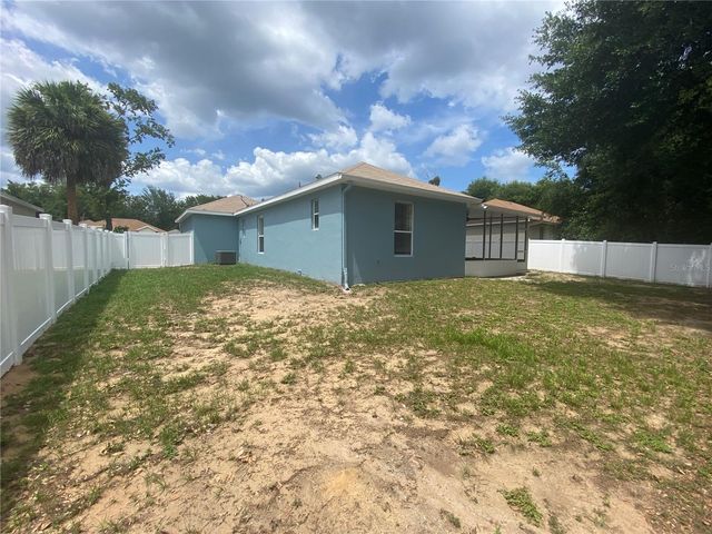 302 BLUFF PASS DRIVE, Eustis, FL 32726