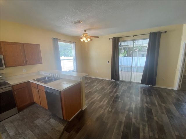 302 BLUFF PASS DRIVE, Eustis, FL 32726