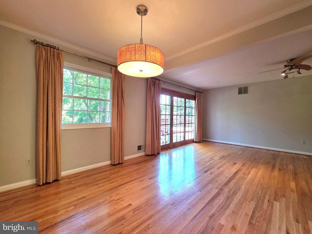 2215 COLLINGWOOD RD, Alexandria, VA 22308
