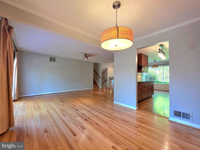 2215 COLLINGWOOD RD, Alexandria, VA 22308