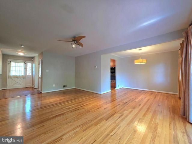 2215 COLLINGWOOD RD, Alexandria, VA 22308