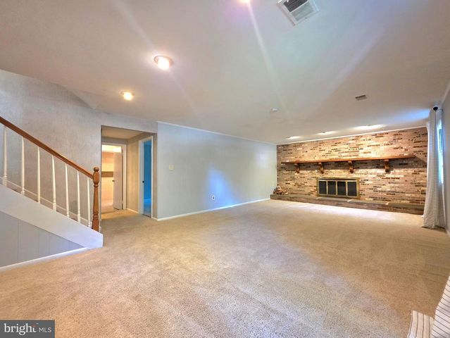 2215 COLLINGWOOD RD, Alexandria, VA 22308