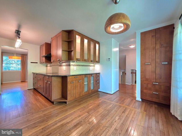 2215 COLLINGWOOD RD, Alexandria, VA 22308