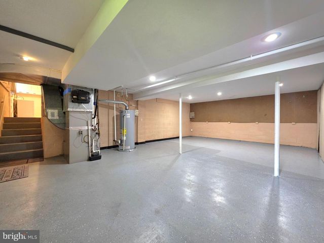 2215 COLLINGWOOD RD, Alexandria, VA 22308