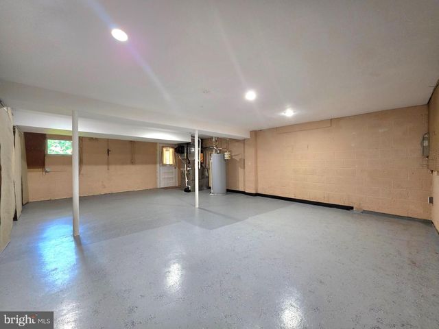 2215 COLLINGWOOD RD, Alexandria, VA 22308