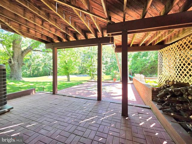 2215 COLLINGWOOD RD, Alexandria, VA 22308