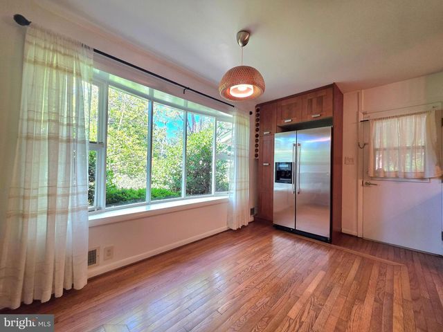 2215 COLLINGWOOD RD, Alexandria, VA 22308