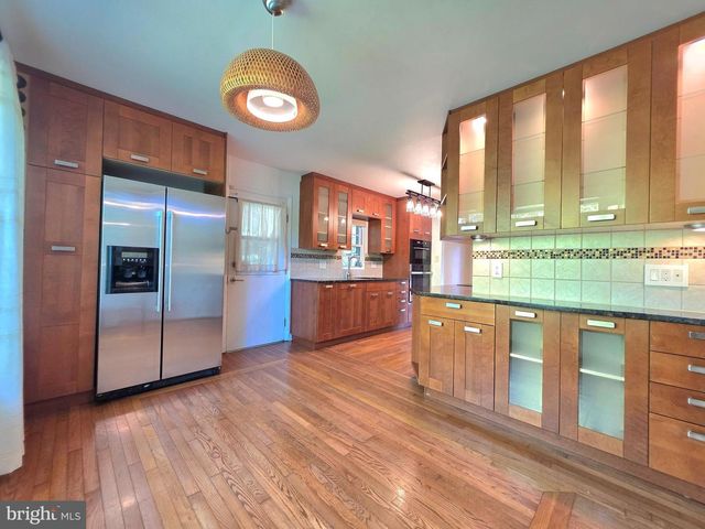 2215 COLLINGWOOD RD, Alexandria, VA 22308