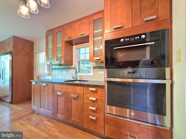 2215 COLLINGWOOD RD, Alexandria, VA 22308