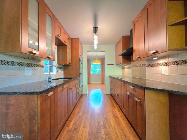 2215 COLLINGWOOD RD, Alexandria, VA 22308