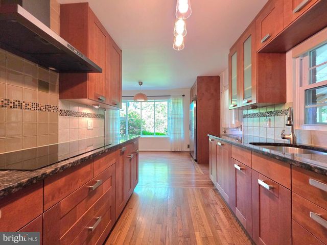 2215 COLLINGWOOD RD, Alexandria, VA 22308
