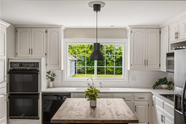 406 W 86th Terrace, Kansas City, MO 64114