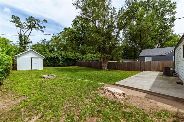 406 W 86th Terrace, Kansas City, MO 64114