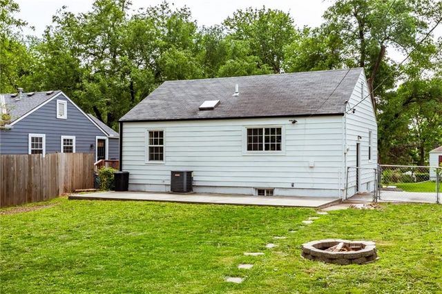 406 W 86th Terrace, Kansas City, MO 64114