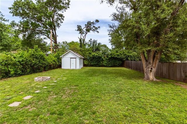 406 W 86th Terrace, Kansas City, MO 64114