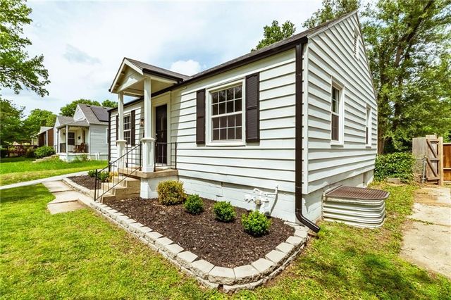 406 W 86th Terrace, Kansas City, MO 64114