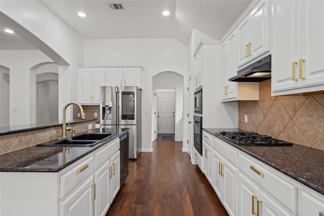 10421 Hansa DR, Austin, TX 78739