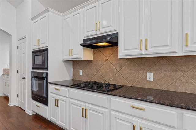 10421 Hansa DR, Austin, TX 78739