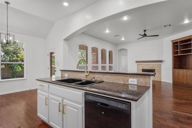 10421 Hansa DR, Austin, TX 78739