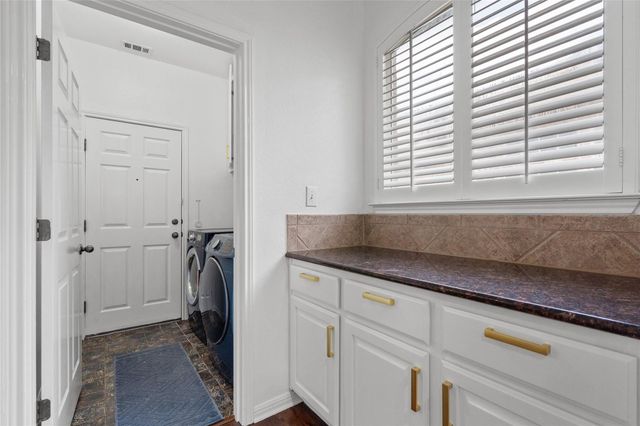 10421 Hansa DR, Austin, TX 78739