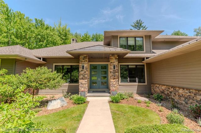 3479 E Shady Ridge Lane, Midland, MI 48642