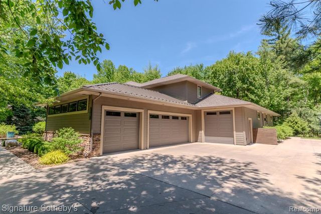 3479 E Shady Ridge Lane, Midland, MI 48642