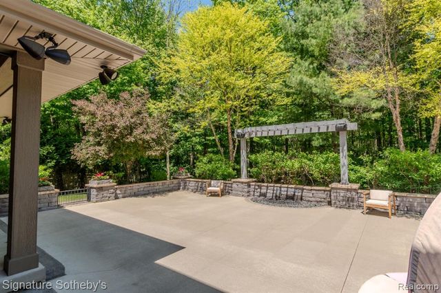 3479 E Shady Ridge Lane, Midland, MI 48642