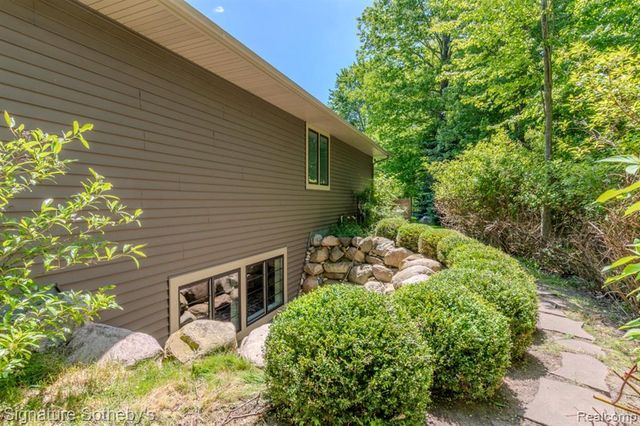 3479 E Shady Ridge Lane, Midland, MI 48642