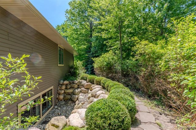 3479 E Shady Ridge Lane, Midland, MI 48642