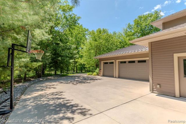 3479 E Shady Ridge Lane, Midland, MI 48642