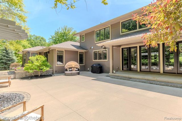 3479 E Shady Ridge Lane, Midland, MI 48642