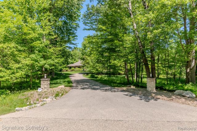 3479 E Shady Ridge Lane, Midland, MI 48642