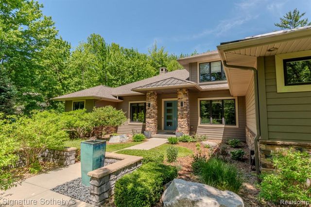 3479 E Shady Ridge Lane, Midland, MI 48642