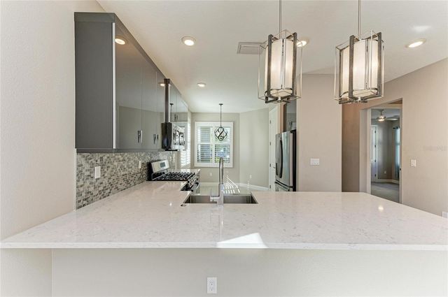 5111 BARNETT CIRCLE, Bradenton, FL 34211