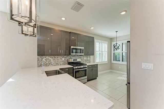 5111 BARNETT CIRCLE, Bradenton, FL 34211