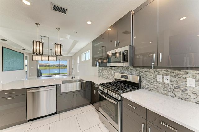 5111 BARNETT CIRCLE, Bradenton, FL 34211