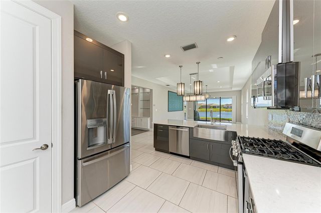 5111 BARNETT CIRCLE, Bradenton, FL 34211