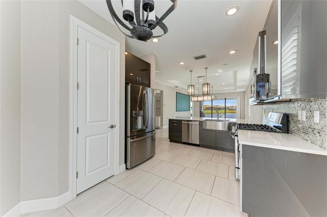 5111 BARNETT CIRCLE, Bradenton, FL 34211