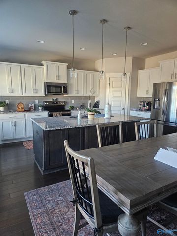 3210 Mcclellan Way SE, Decatur, AL 35603