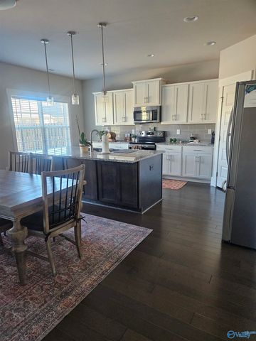 3210 Mcclellan Way SE, Decatur, AL 35603