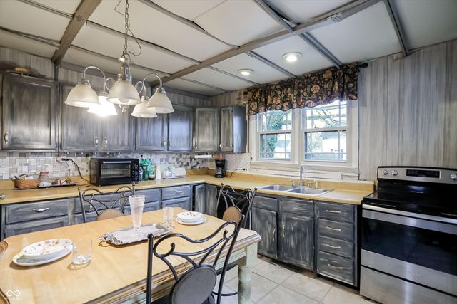 6178 N Main Street, Willow Branch, IN 46186