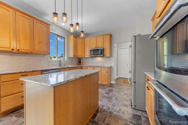 981 Coventry Court, Oxford, MI 48371