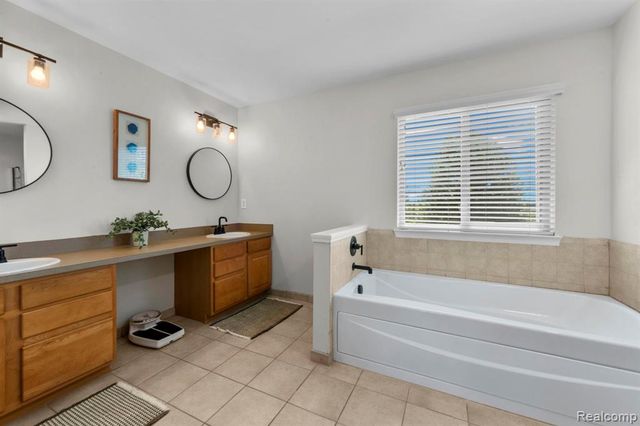 981 Coventry Court, Oxford, MI 48371