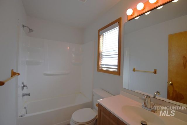 1213 N Shire Ave, Meridian, ID 83642