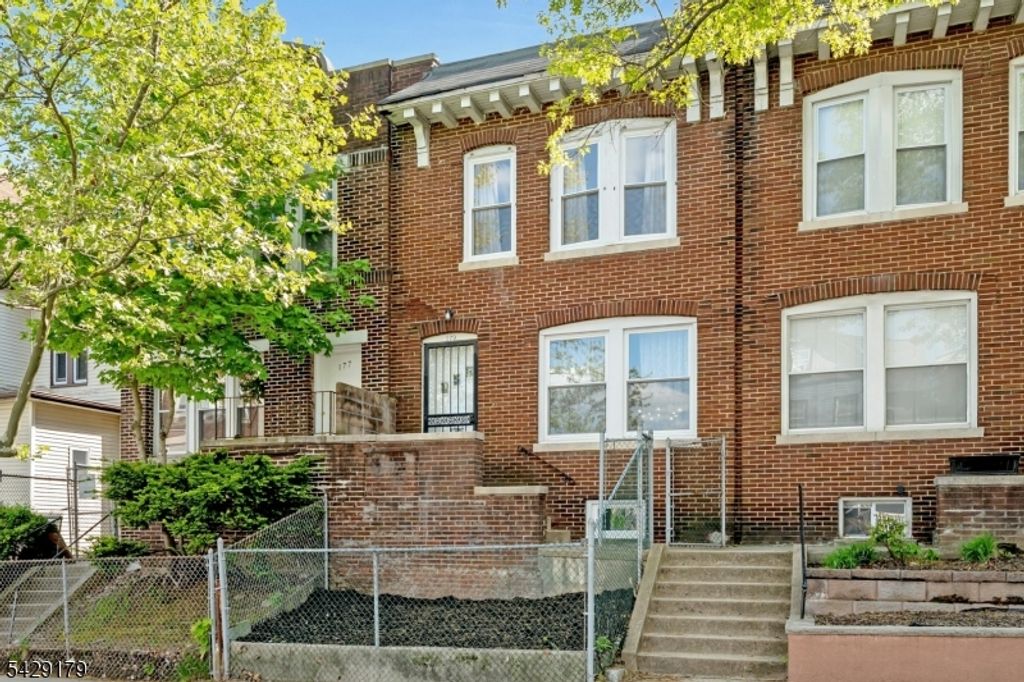 179 William St, East Orange City, NJ 07017