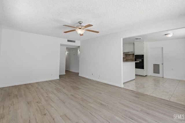 1005 McGregor Avenue, Bakersfield, CA 93308