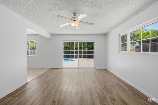 1005 McGregor Avenue, Bakersfield, CA 93308