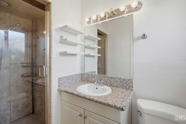1005 McGregor Avenue, Bakersfield, CA 93308