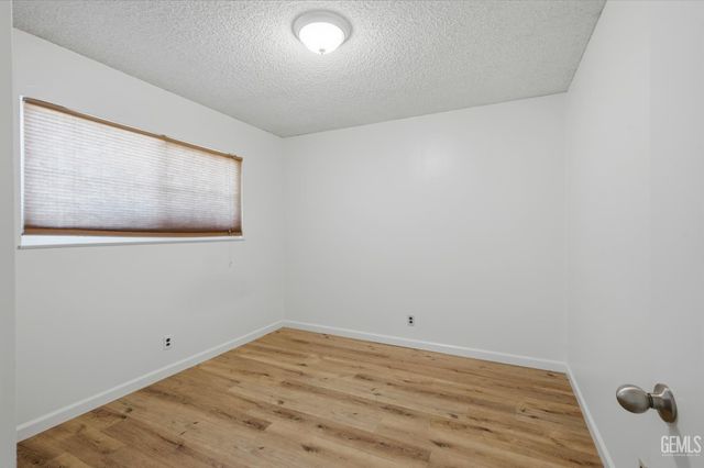 1005 McGregor Avenue, Bakersfield, CA 93308