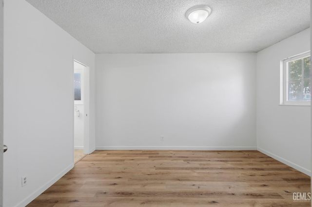 1005 McGregor Avenue, Bakersfield, CA 93308